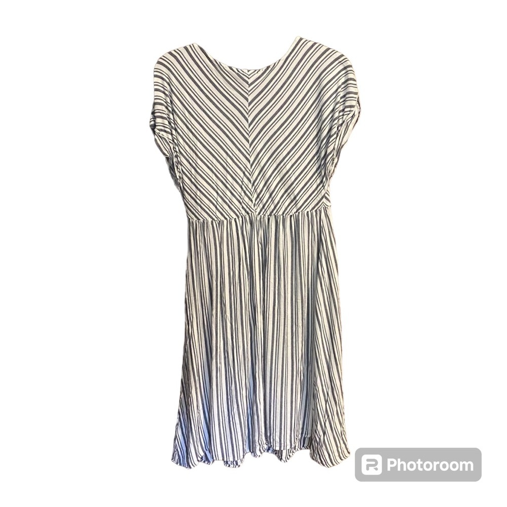 Isabel Maternity Gray and White Striped Short Sleeve Maternity Dress Size Medium - Picture 2 of 7